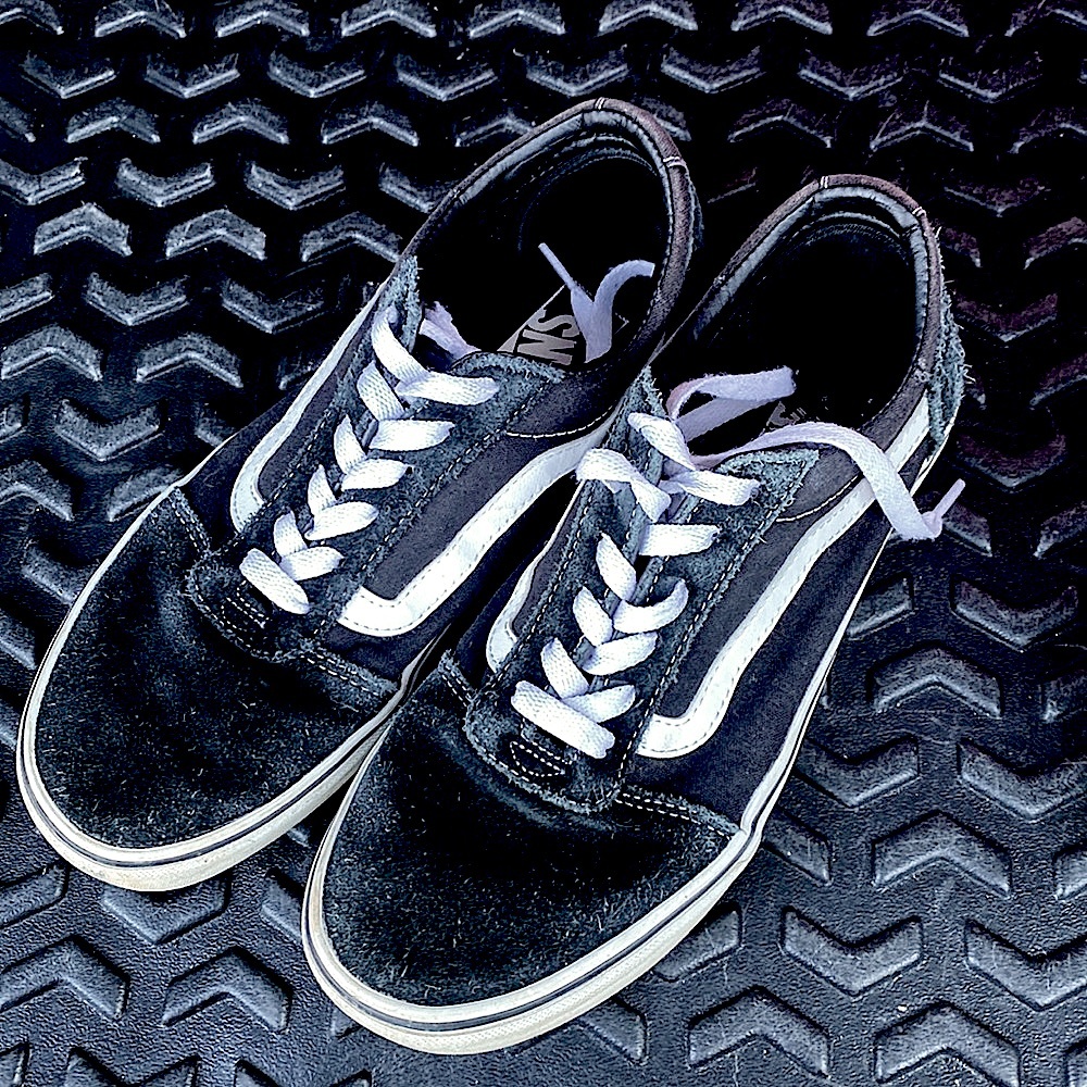 BLACK VANS